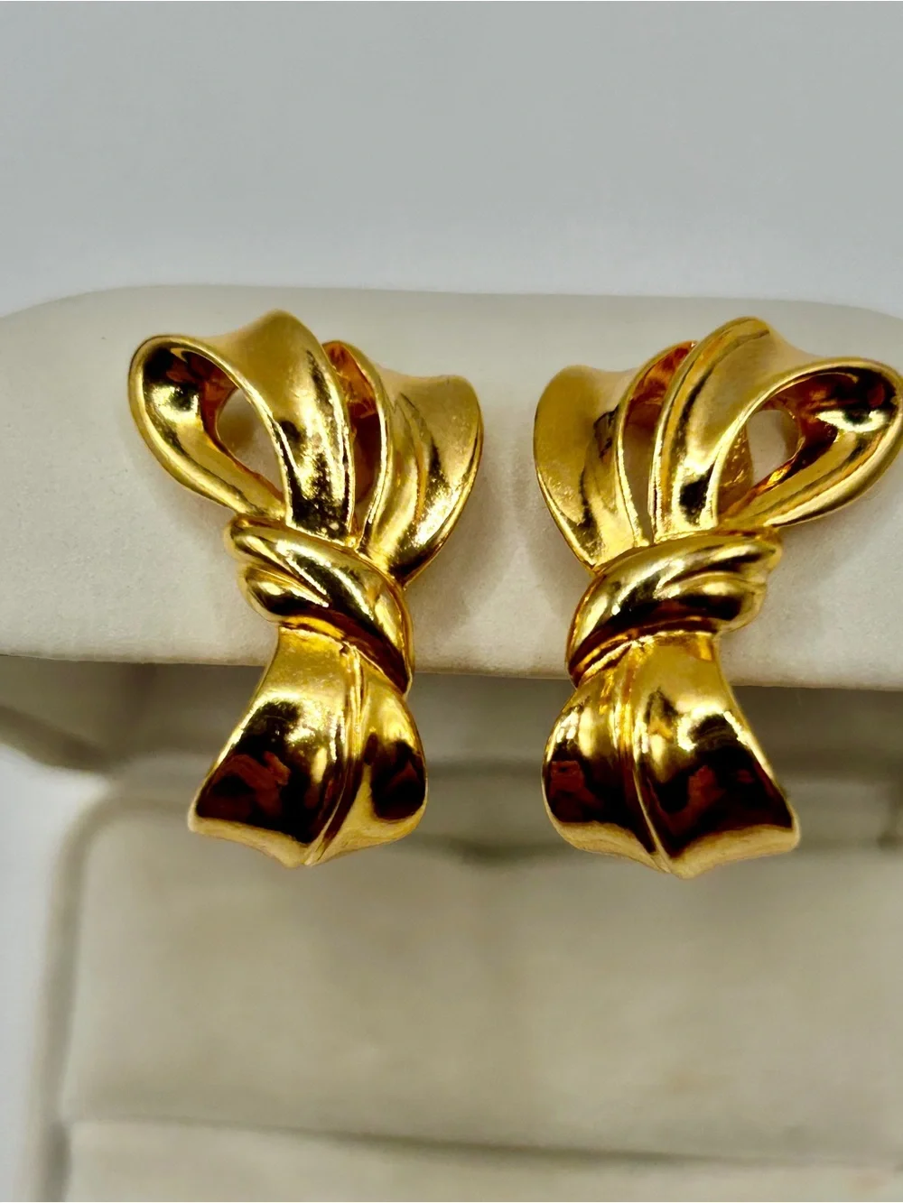 Vintage Avon Polished Gold-Plated Ribbon Knot Clip-On Earrings - Picture 4 of 10